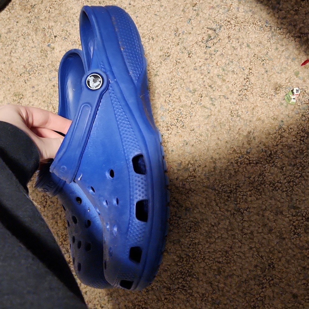 Size 11 womens crocs